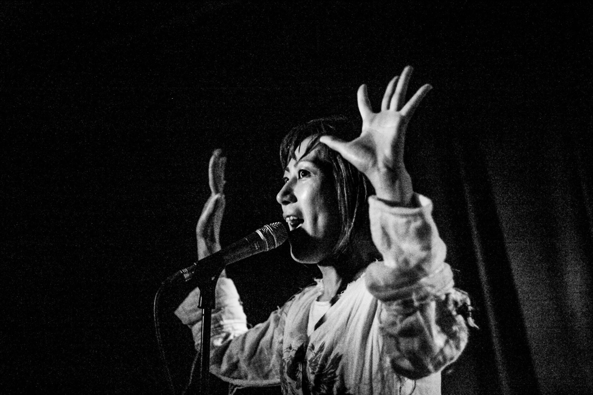 Yasuko Onuki of Melt Banana performing at Maus Hábitos in 2017. Photo by João Pedreda